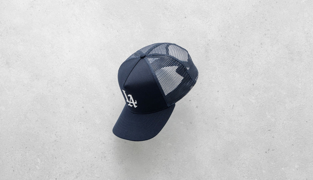 LAロゴ メッシュキャップ STAMPD NEWS】LA Trucker Hat 